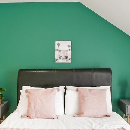 Lovely 4 Bed With Ensuite Free Wifi Off Street Parking In Sutton Morden  Екстер'єр фото