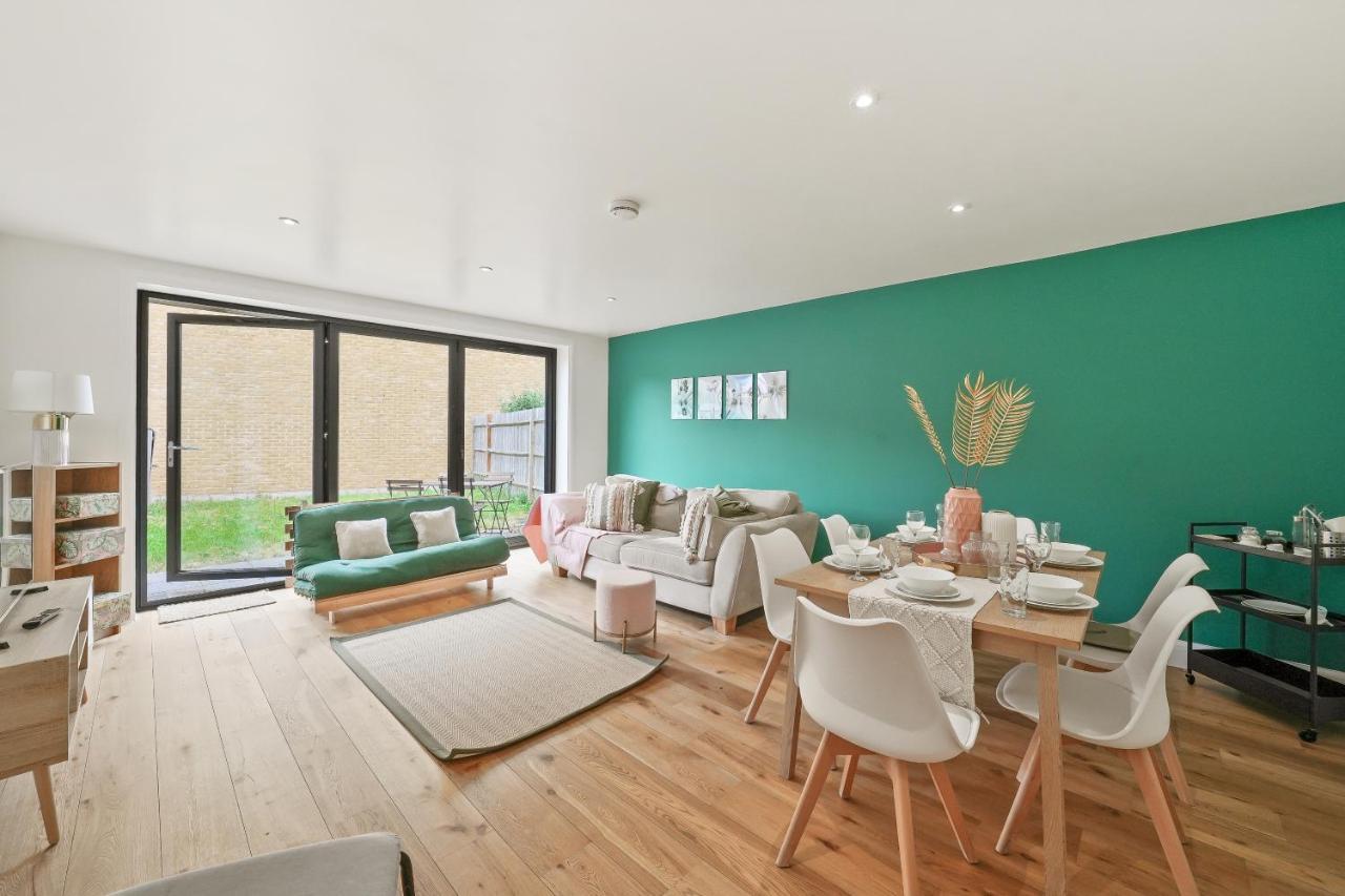 Lovely 4 Bed With Ensuite Free Wifi Off Street Parking In Sutton Morden  Екстер'єр фото