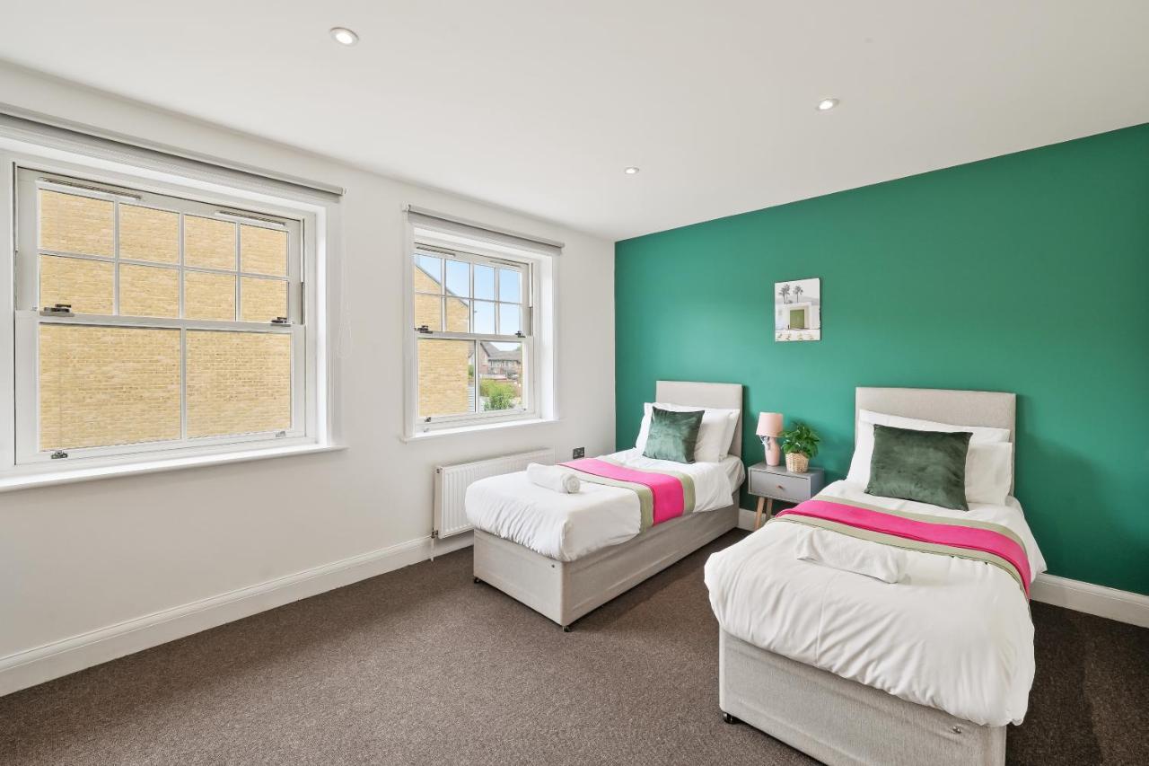 Lovely 4 Bed With Ensuite Free Wifi Off Street Parking In Sutton Morden  Екстер'єр фото