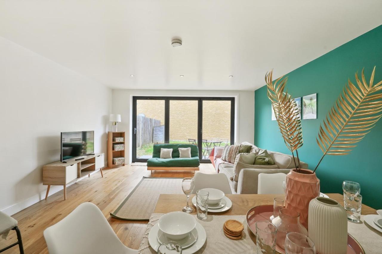 Lovely 4 Bed With Ensuite Free Wifi Off Street Parking In Sutton Morden  Екстер'єр фото