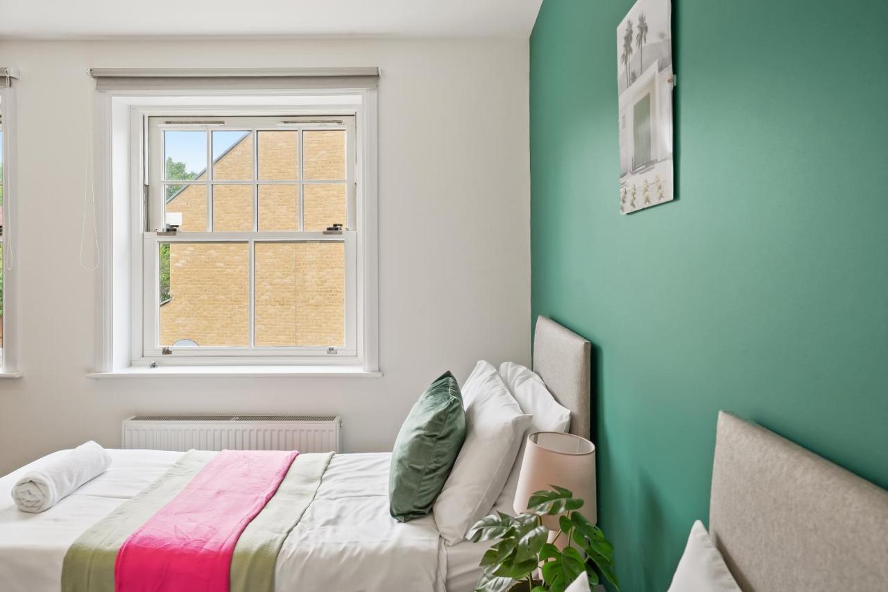Lovely 4 Bed With Ensuite Free Wifi Off Street Parking In Sutton Morden  Екстер'єр фото